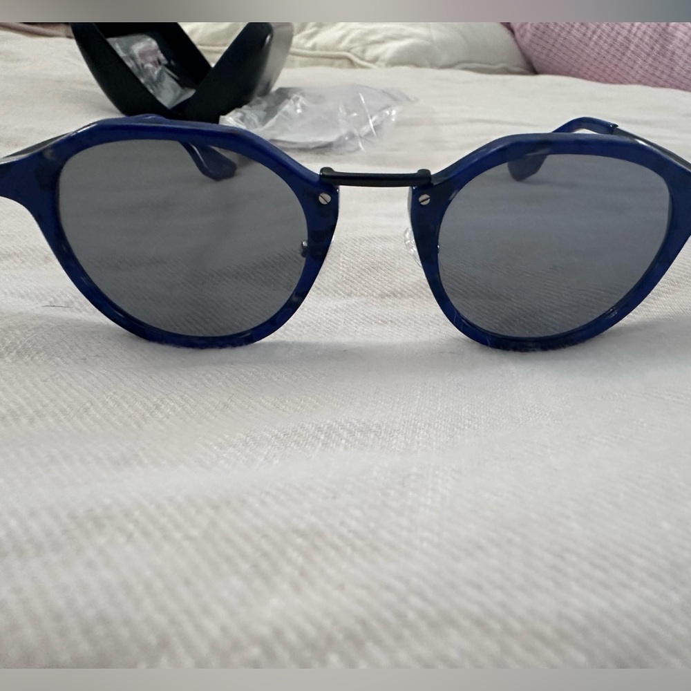 Alexander MacQueen blue-horn-rimmed sunglasses w/case. New never worn